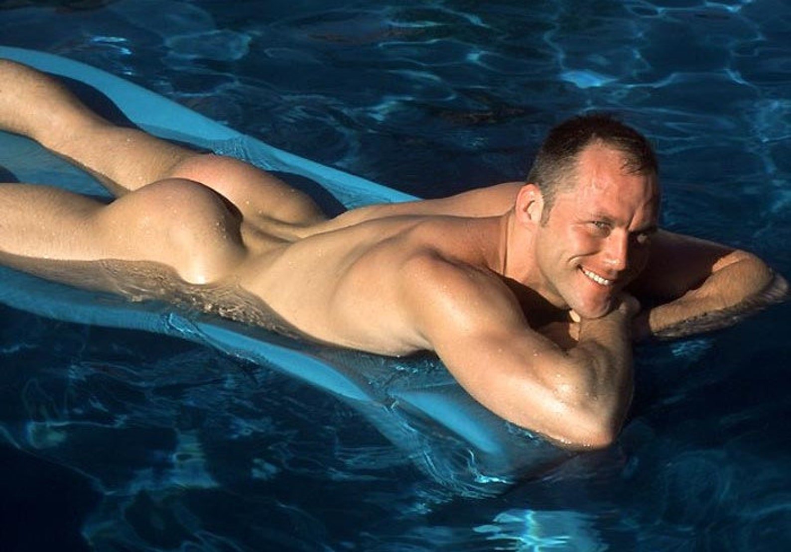 Раздетые пловцы в душе голышом - фото порно devkis