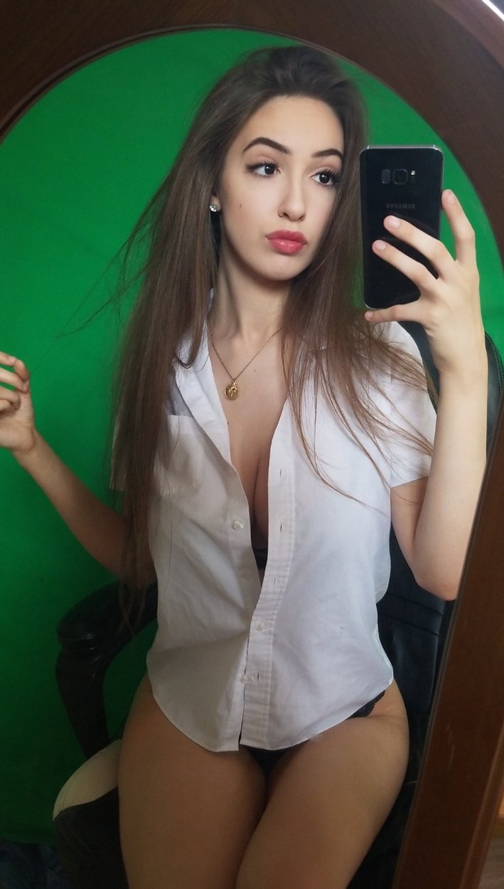 Coral Larsen Onlyfans NSFW Nude Tease Free Gallery