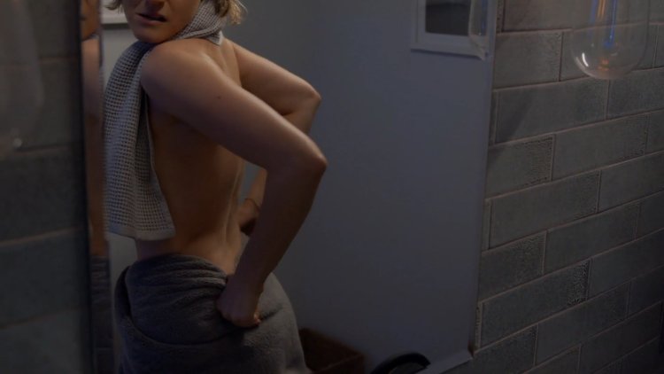 Taylor Schilling Nude Photo