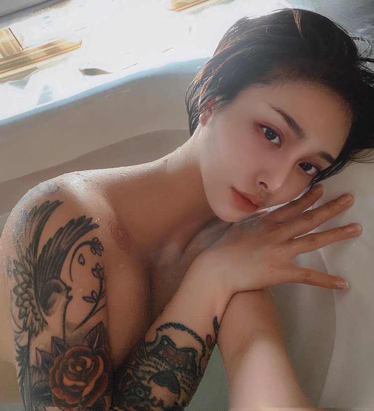 Songyuxin hitomi nude pics - 74 photo