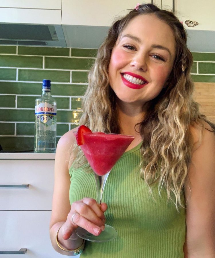 Isabelle Kornish is hot