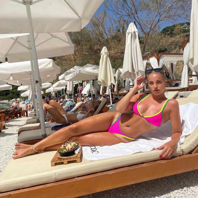 Ornella Muti in his youth play