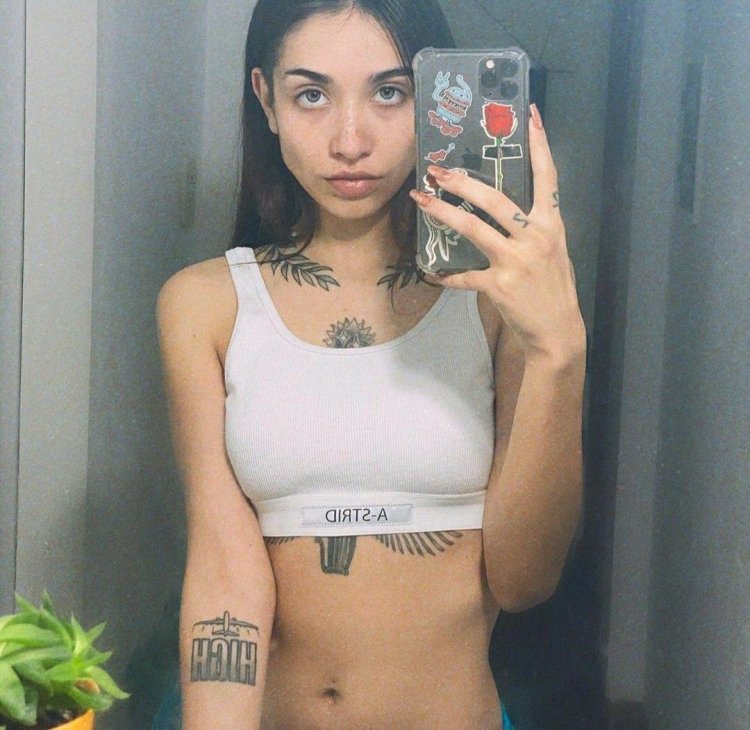 Ornella Muti in linen